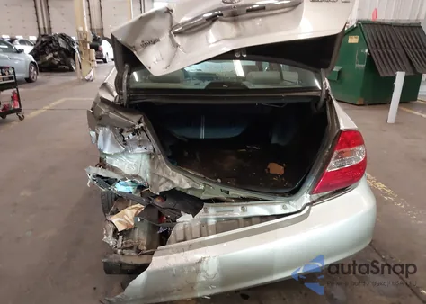 2003 Toyota Camry Le z USA, uszkodzony, nr VIN 4T1BE32K93U220661